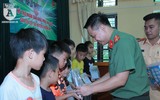 Tuổi trẻ Công an Thủ đô chung tay cùng người dân vùng lũ